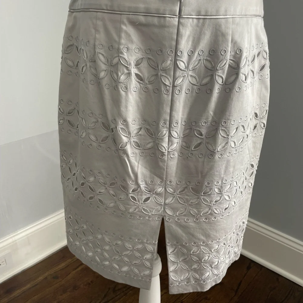 Light gray embroidery cotton skirt - Picture 2 of 3